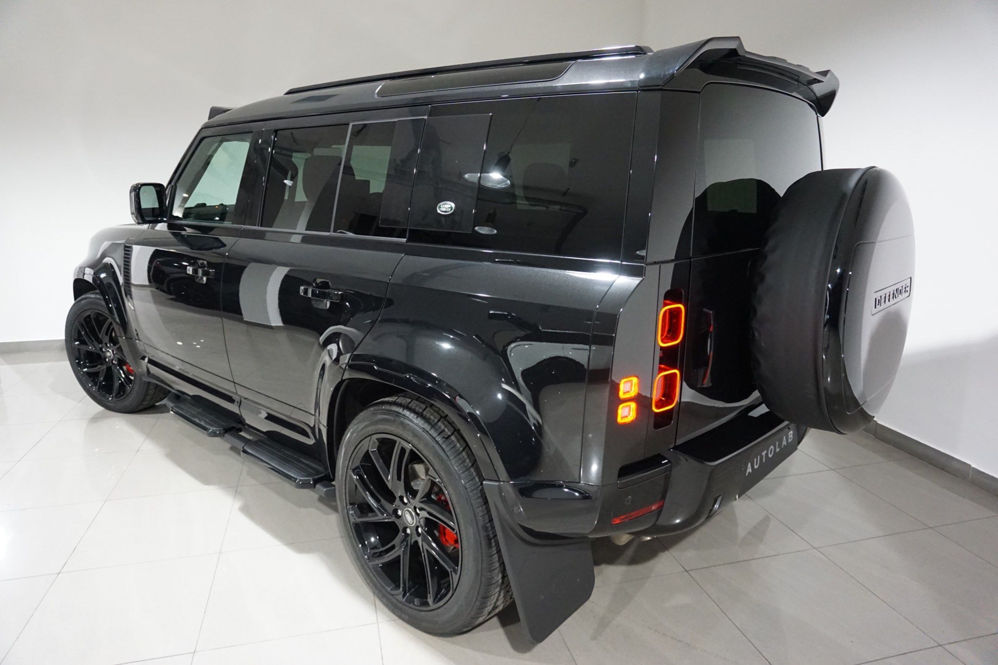 Land Rover Defender 110 3.0 D250 MHEV X-Dynamic HSE Auto 4WD Euro 6 (s/s) 5dr